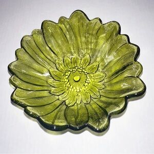Vintage Antique Indiana Glass Sunflower Bowl Dish Approximately 7 inches